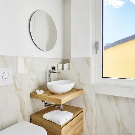 Finestra Al Appartement Lezzeno
